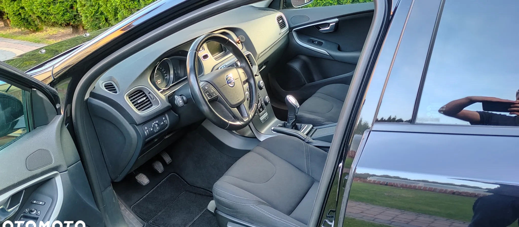 Volvo V40 cena 32900 przebieg: 208000, rok produkcji 2012 z Otmuchów małe 277